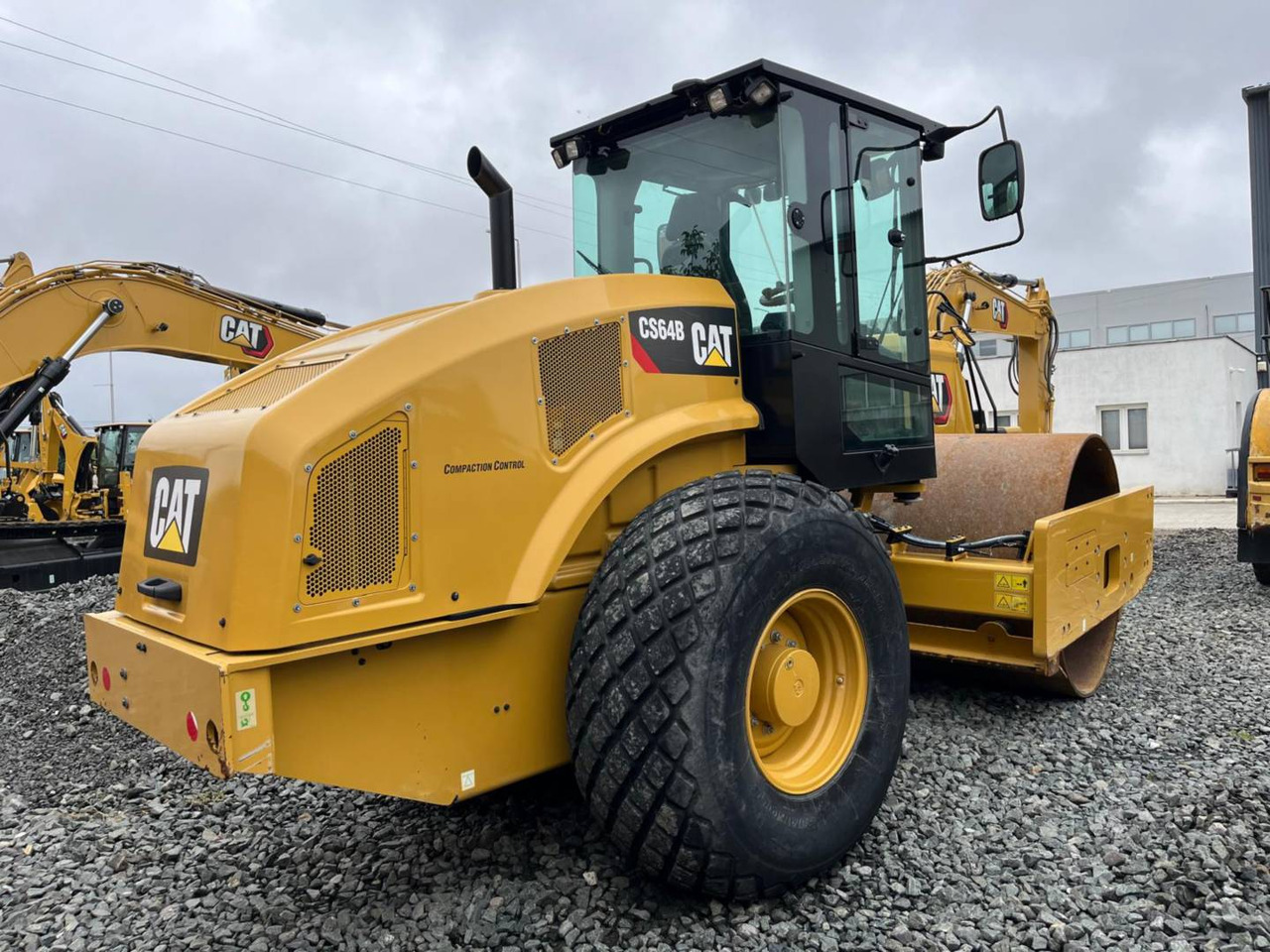 CAT CS64B - Compacteur à pieds de mouton/ Monocylindre: photos 3 CAT CS64B - Compacteur à pieds de mouton/ Monocylindre: photos 3