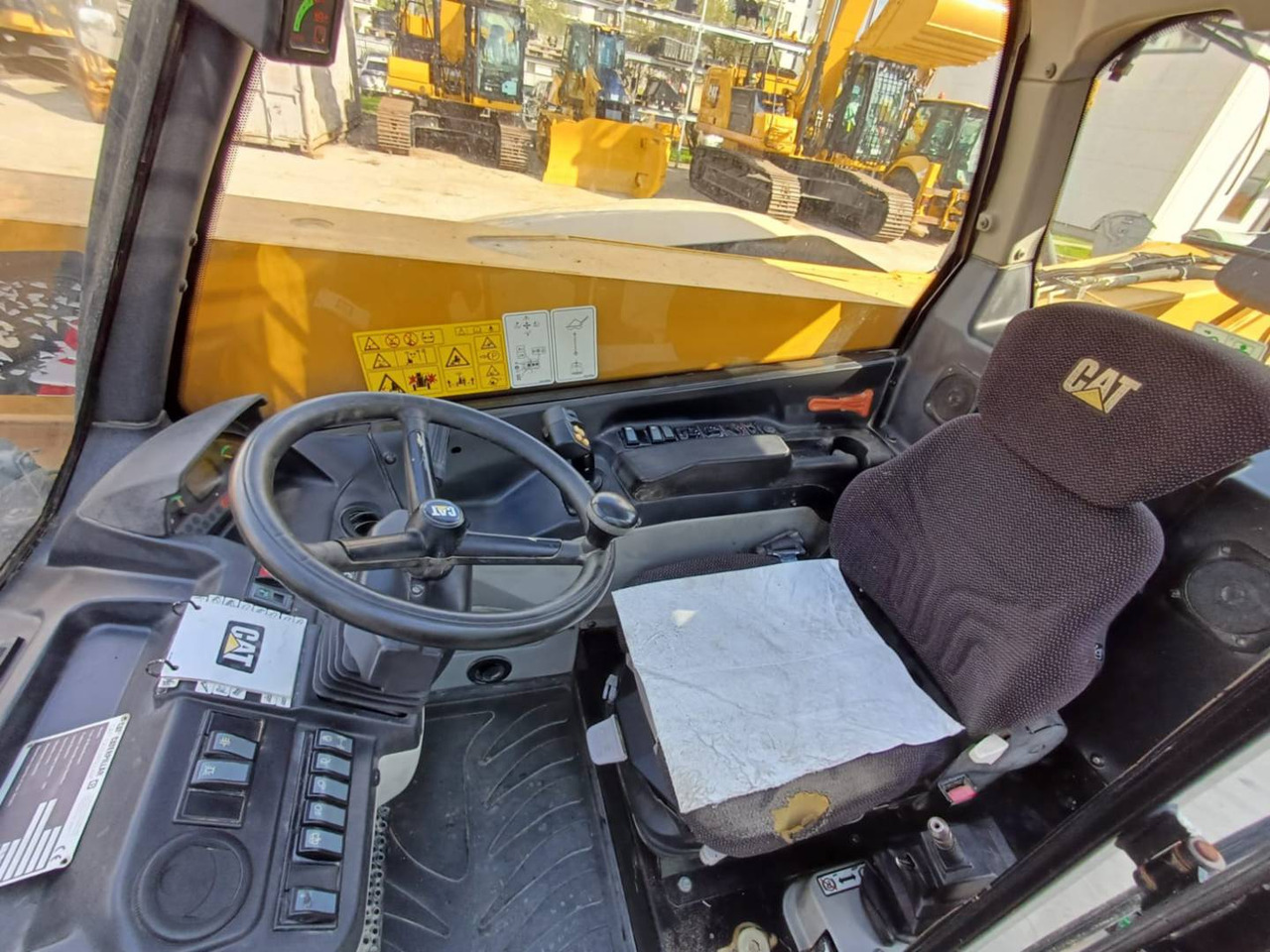 Chariot télescopique CAT TH407C: photos 11 Chariot télescopique CAT TH407C: photos 11