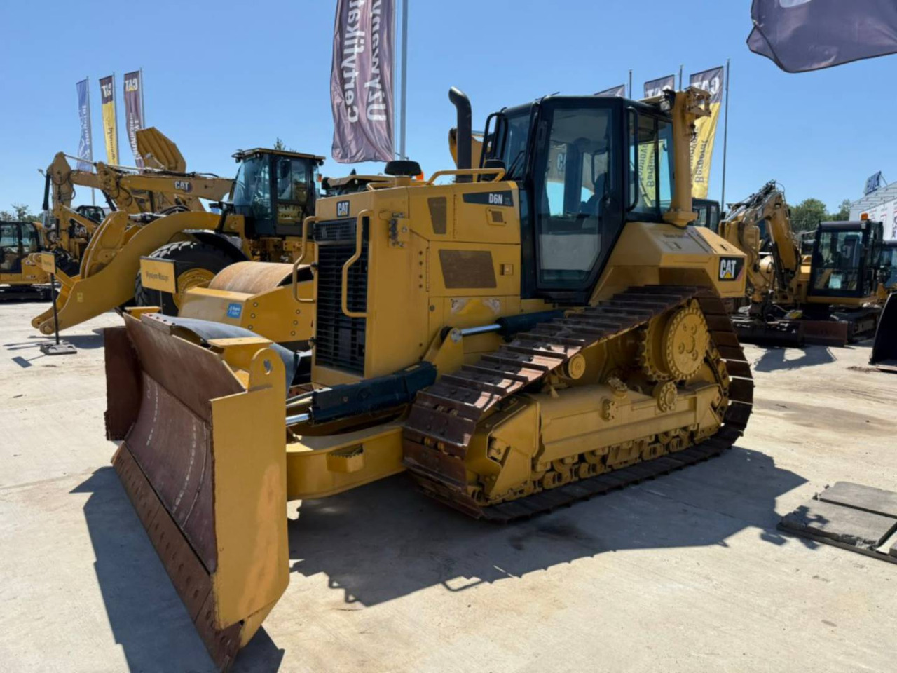 CAT D6NXL - Bulldozer: photos 1 CAT D6NXL - Bulldozer: photos 1