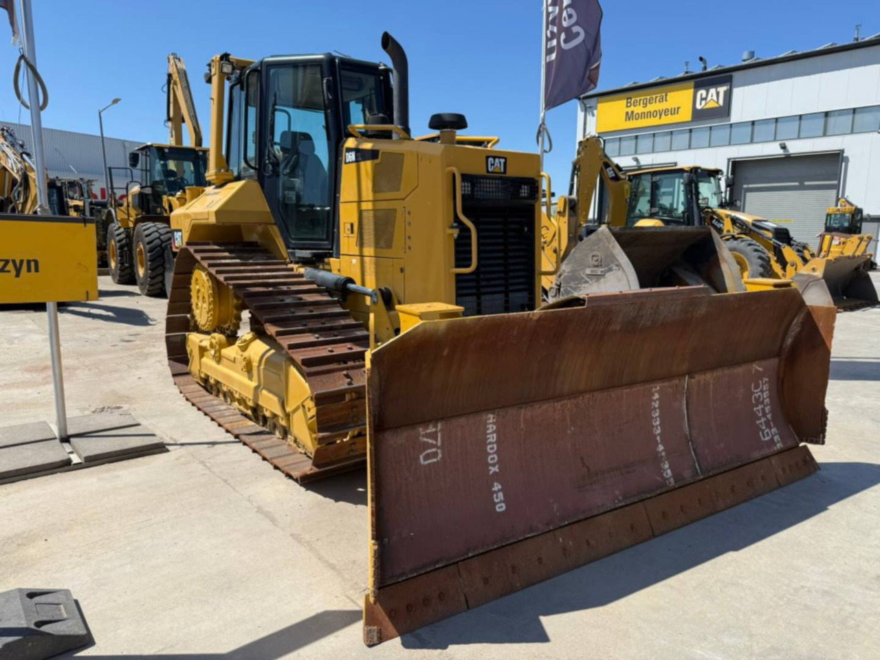 CAT D6NXL - Bulldozer: photos 2 CAT D6NXL - Bulldozer: photos 2