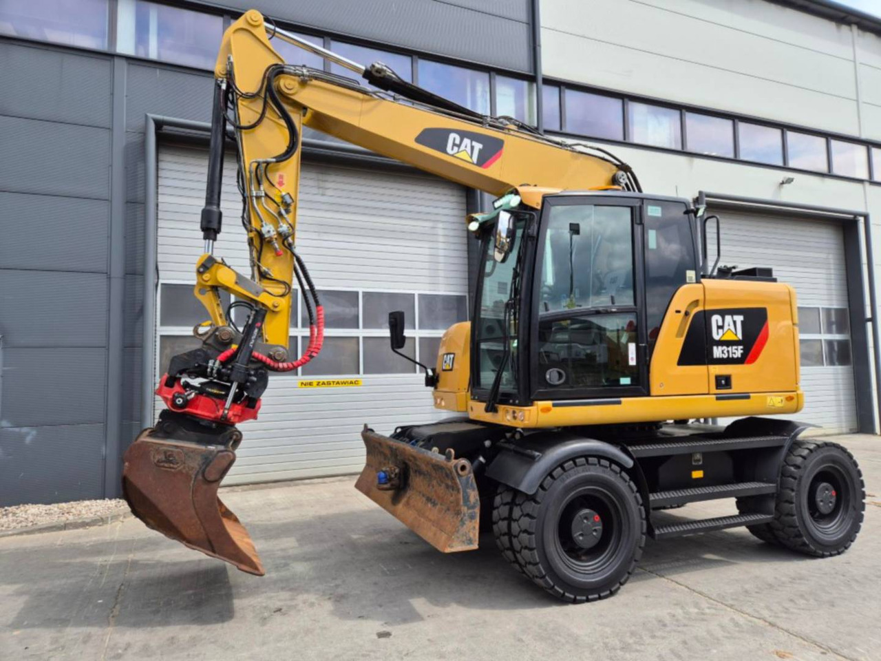 CAT M315F - Pelle sur pneus: photos 1 CAT M315F - Pelle sur pneus: photos 1