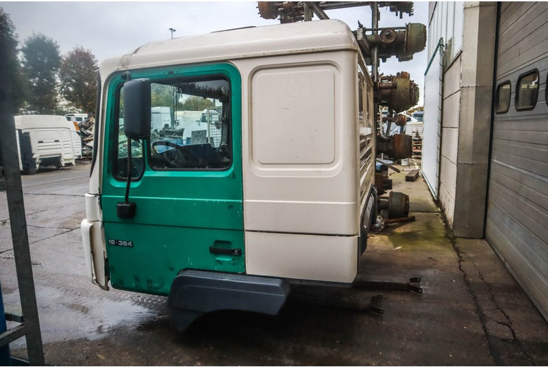 MAN F92L22 F2000 - Cabine et intérieur pour Camion: photos 4 MAN F92L22 F2000 - Cabine et intérieur pour Camion: photos 4