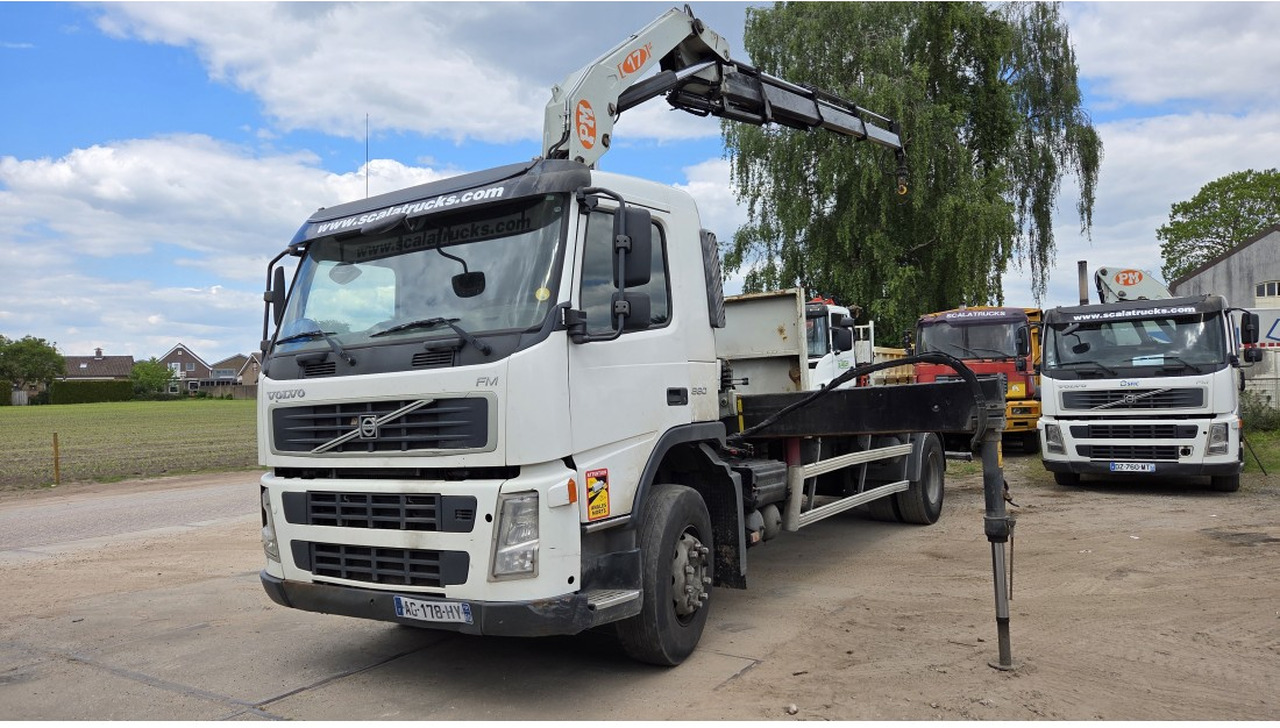 VOLVO FM 330 FLATBED 4X2 PM 17 LC 17 TON - Autre matériel: photos 1 VOLVO FM 330 FLATBED 4X2 PM 17 LC 17 TON - Autre matériel: photos 1