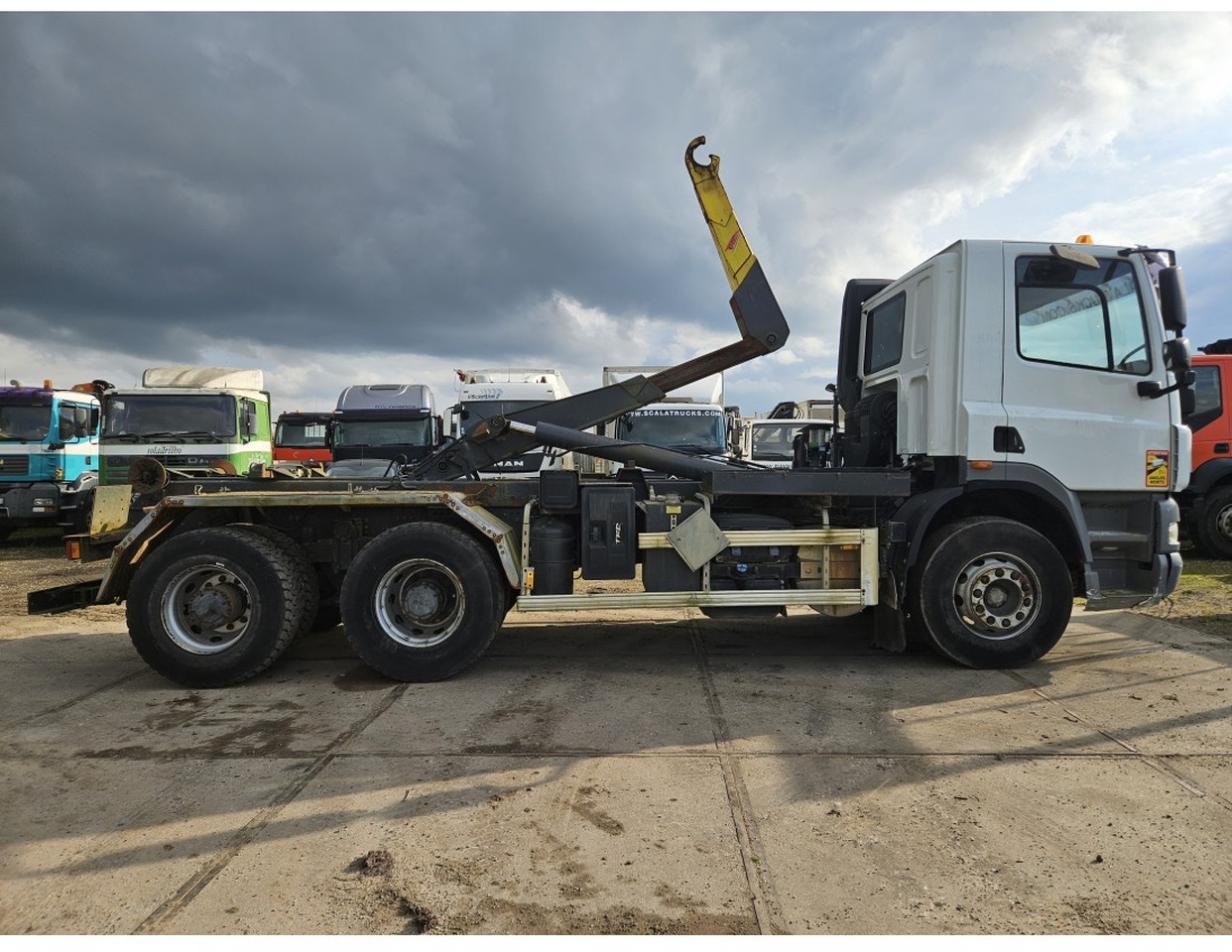 DAF CF85.460 6x4 hooklift full sping suspension Automatic gearbox 2011 - Camion ampliroll: photos 3 DAF CF85.460 6x4 hooklift full sping suspension Automatic gearbox 2011 - Camion ampliroll: photos 3