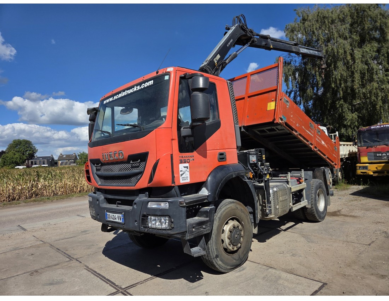 IVECO TRAKKER 330 AD190T33 4X4 TIPPER CRANE HIAB 099 ES-2 - Camion benne, Camion grue: photos 1 IVECO TRAKKER 330 AD190T33 4X4 TIPPER CRANE HIAB 099 ES-2 - Camion benne, Camion grue: photos 1