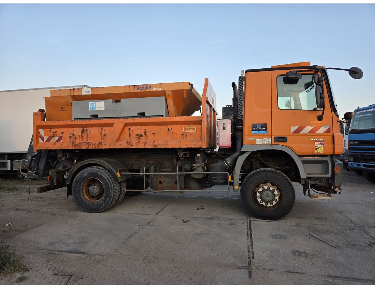 MERCEDES ACTROS 1836 4X4 TIPPER possible to buy with salt spreader - Camion benne: photos 5 MERCEDES ACTROS 1836 4X4 TIPPER possible to buy with salt spreader - Camion benne: photos 5