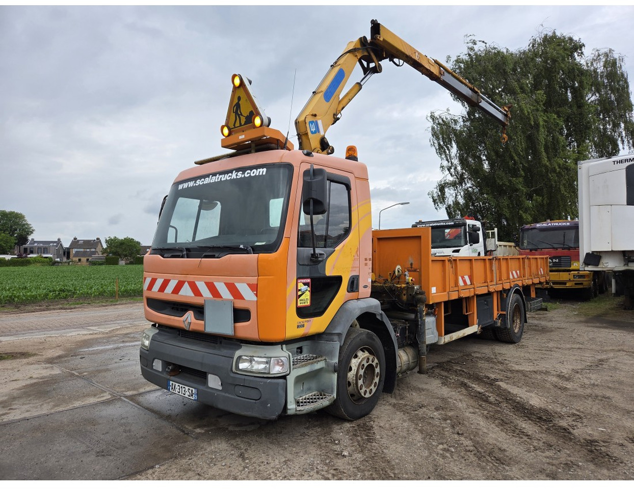 Renault Premium 300 MECHANICAL PUMP OPEN BOX COMPRESSOR CRANE EFFER 140/2S - Camion plateau, Camion grue: photos 1 Renault Premium 300 MECHANICAL PUMP OPEN BOX COMPRESSOR CRANE EFFER 140/2S - Camion plateau, Camion grue: photos 1