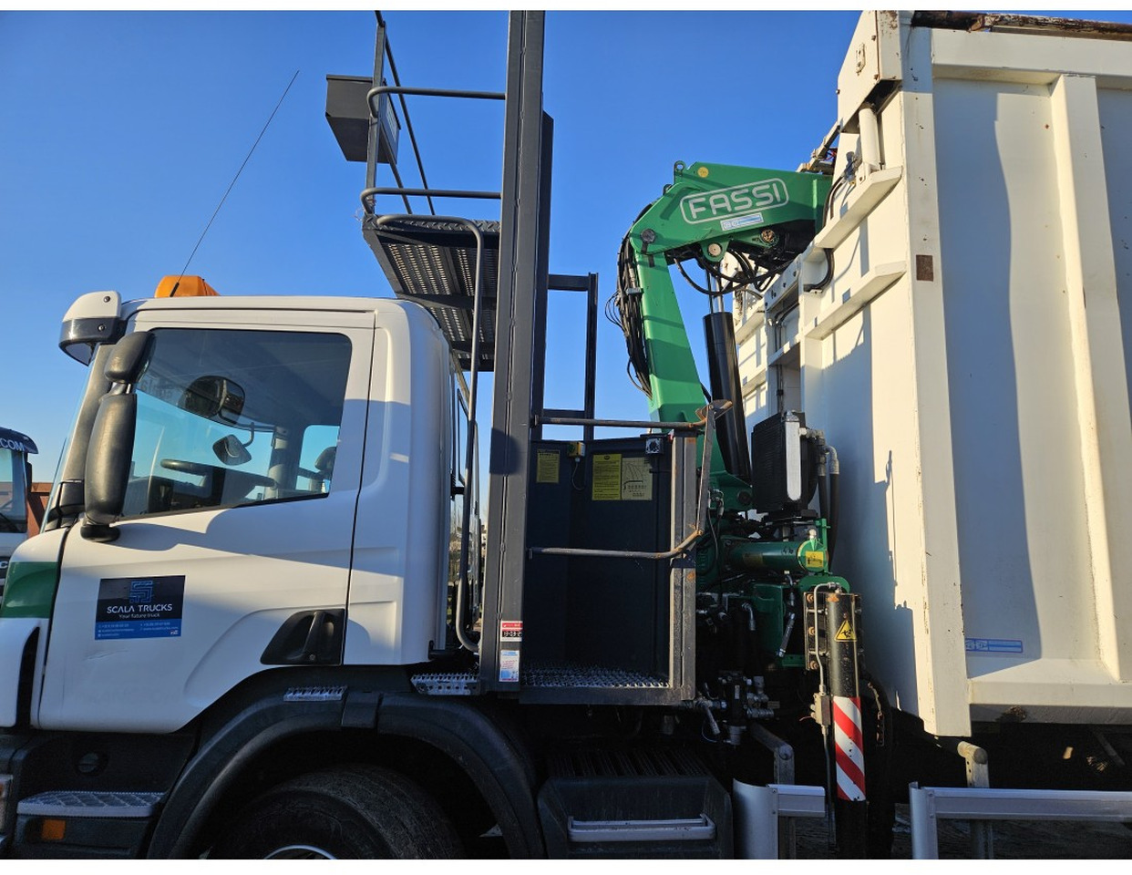 Camion benne, Camion grue Scania P360 6x2 steering axle lenk Tipper Crane Fassi F175A: photos 9 Camion benne, Camion grue Scania P360 6x2 steering axle lenk Tipper Crane Fassi F175A: photos 9