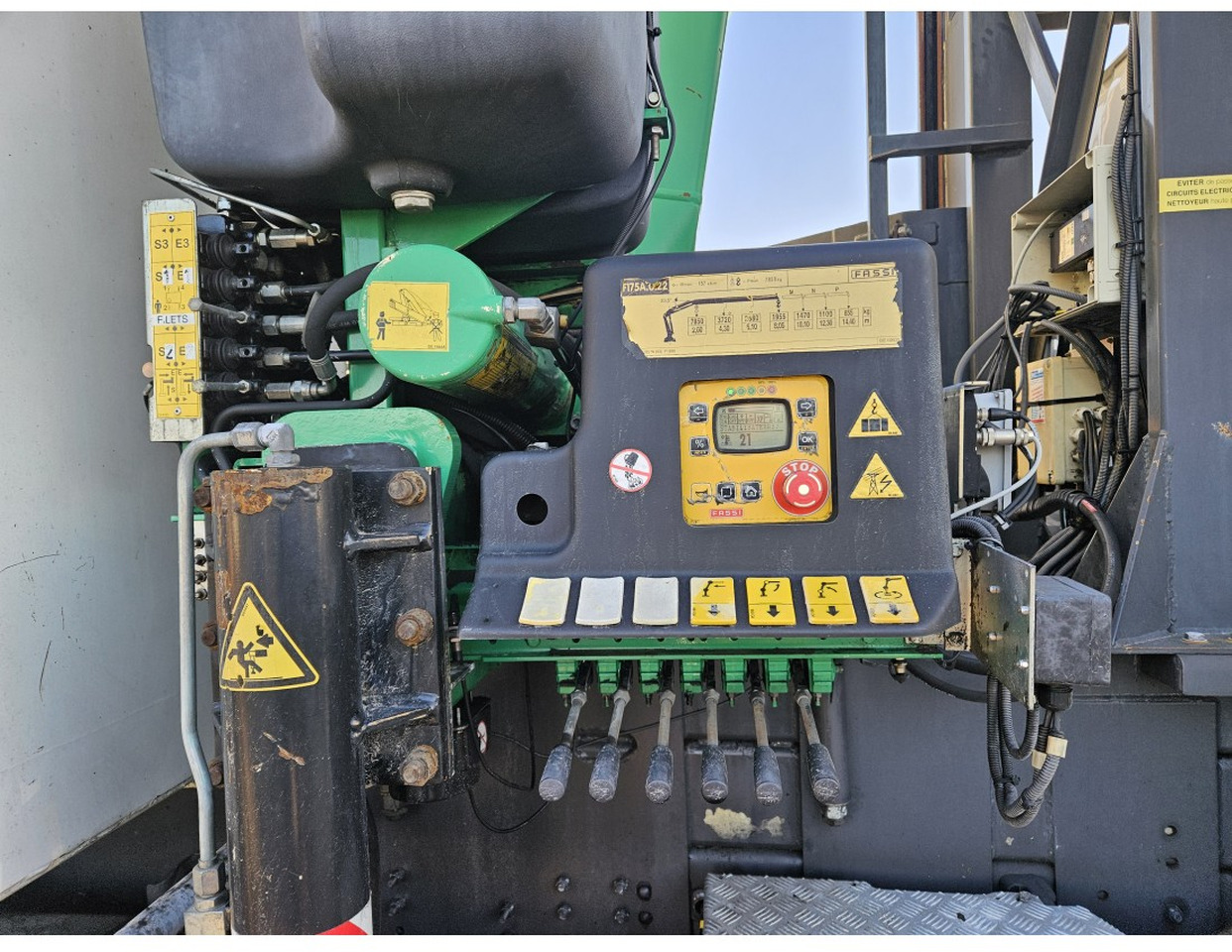 Camion benne, Camion grue Scania P360 6x2 steering axle lenk Tipper Crane Fassi F175A: photos 8 Camion benne, Camion grue Scania P360 6x2 steering axle lenk Tipper Crane Fassi F175A: photos 8