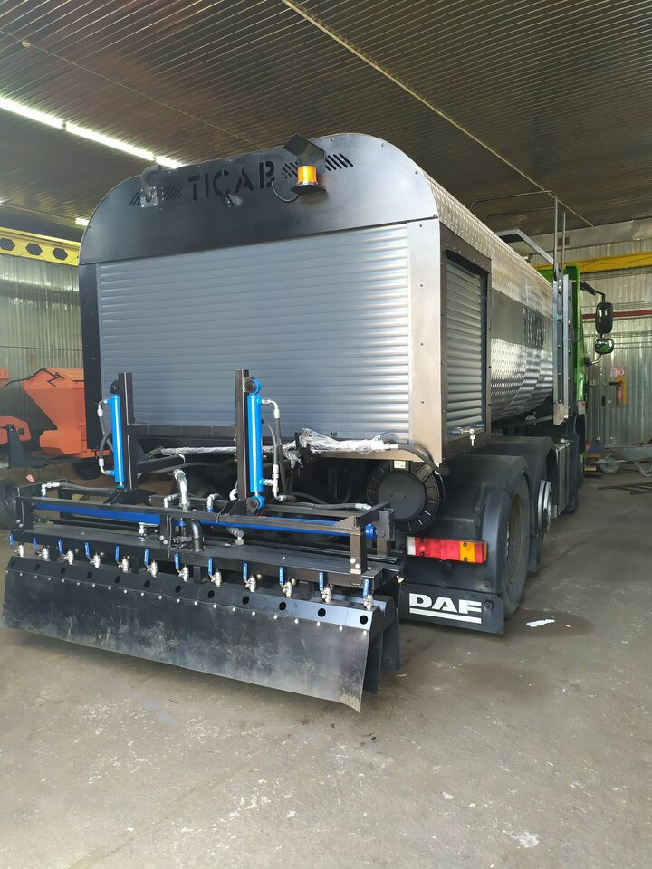 TICAB Аutonomous Asphalt Sprayer 8000 L, Asphalt Distributor, Manufacturer - Camion pompe: photos 5 TICAB Аutonomous Asphalt Sprayer 8000 L, Asphalt Distributor, Manufacturer - Camion pompe: photos 5