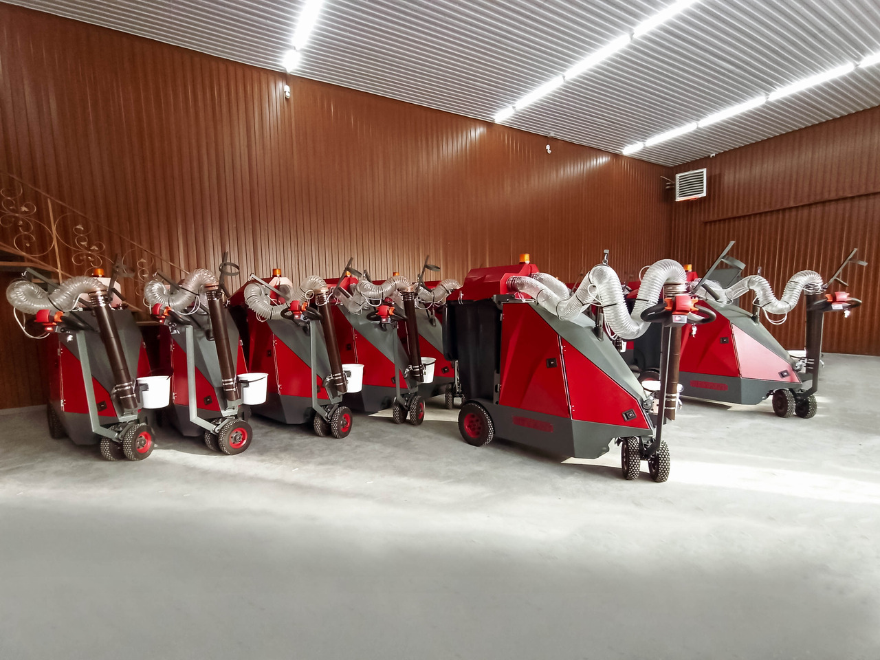 ТІСАВ Street Vacuum Cleaner, Outdoor Vacuum Sweeper, Manufacturer, City Ant - Aspirateur industriel: photos 2 ТІСАВ Street Vacuum Cleaner, Outdoor Vacuum Sweeper, Manufacturer, City Ant - Aspirateur industriel: photos 2