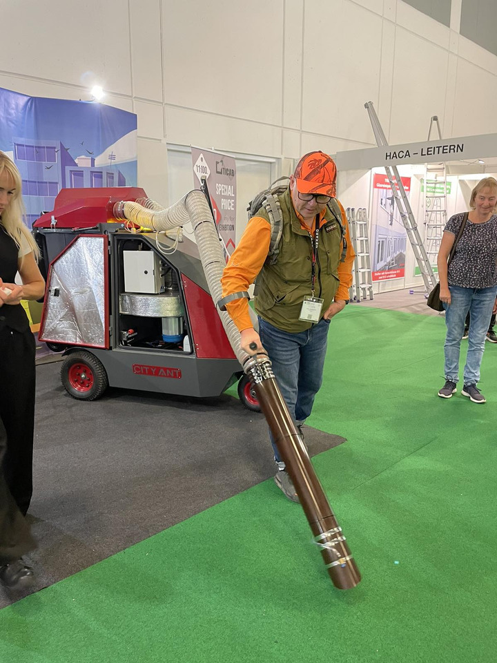ТІСАВ Street Vacuum Cleaner, Outdoor Vacuum Sweeper, Manufacturer, City Ant - Aspirateur industriel: photos 5 ТІСАВ Street Vacuum Cleaner, Outdoor Vacuum Sweeper, Manufacturer, City Ant - Aspirateur industriel: photos 5