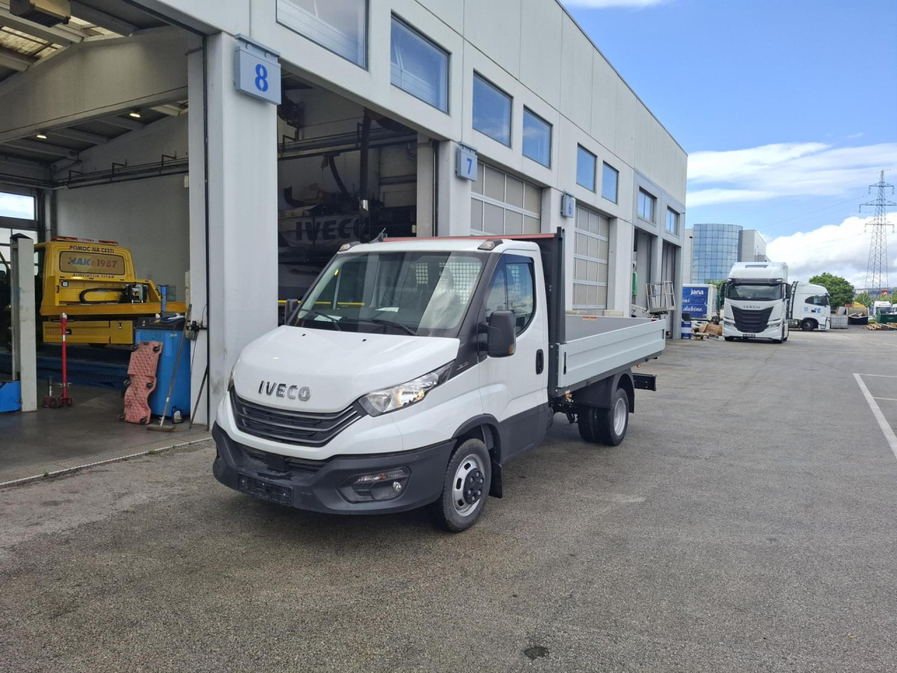 IVECO Daily 35C14 - Fourgon utilitaire: photos 1 IVECO Daily 35C14 - Fourgon utilitaire: photos 1