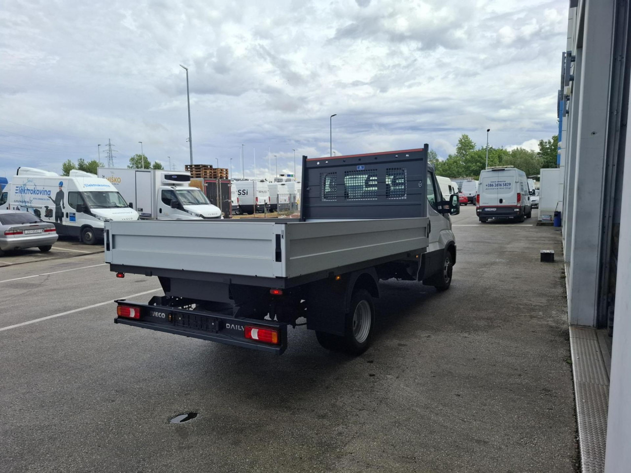 IVECO Daily 35C14 - Fourgon utilitaire: photos 3 IVECO Daily 35C14 - Fourgon utilitaire: photos 3