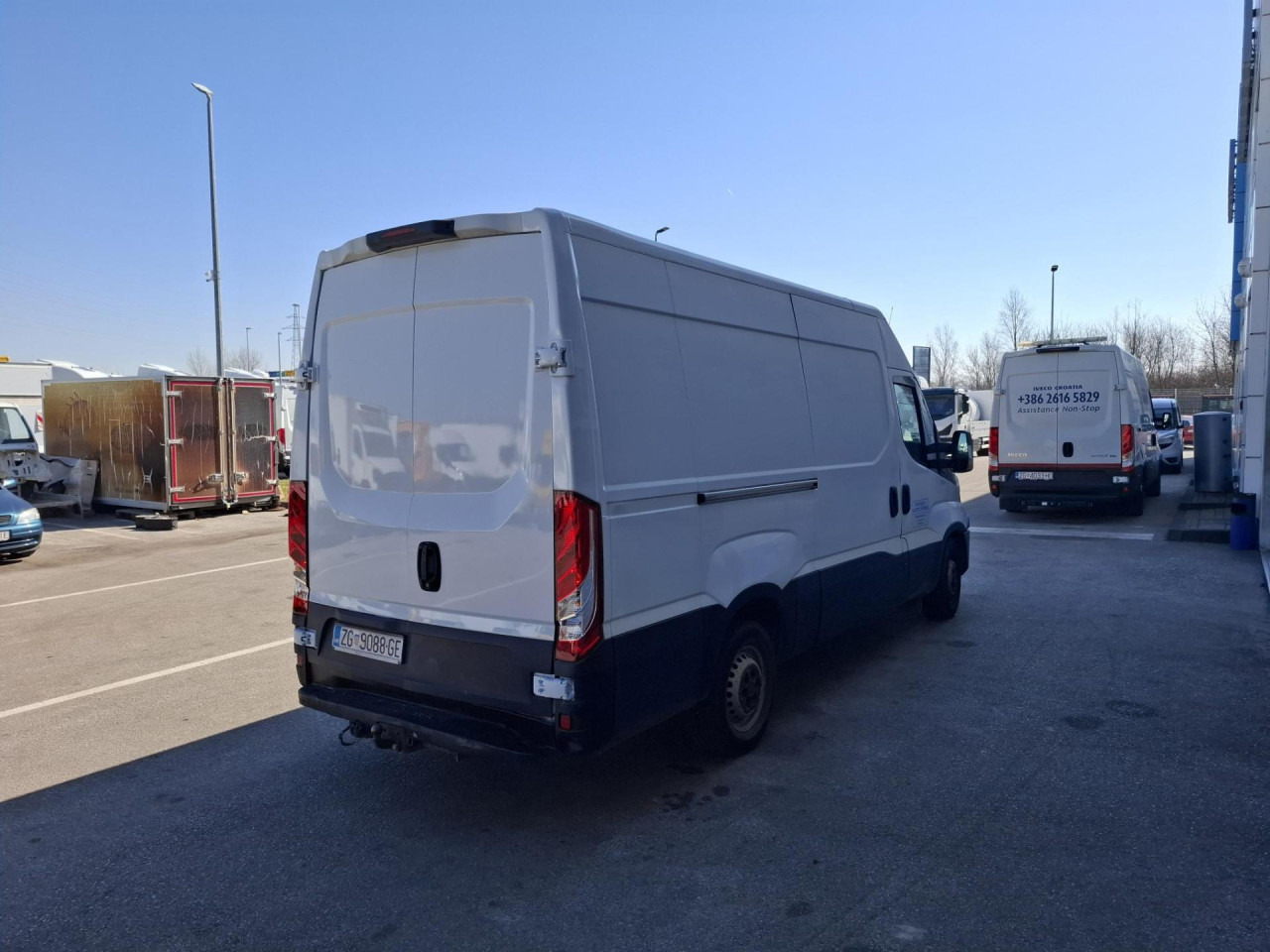 IVECO Daily 35S13 - Transport de personnes: photos 4 IVECO Daily 35S13 - Transport de personnes: photos 4