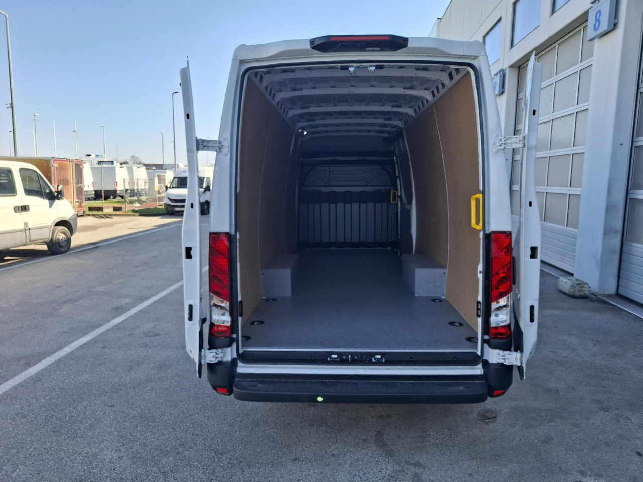 IVECO Daily 35S14V - Transport de personnes: photos 5 IVECO Daily 35S14V - Transport de personnes: photos 5