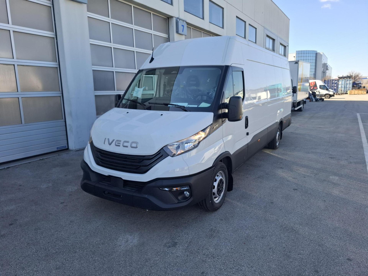 IVECO Daily 35S14V - Transport de personnes: photos 1 IVECO Daily 35S14V - Transport de personnes: photos 1