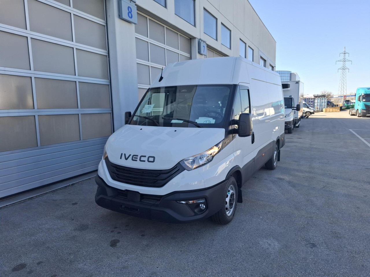IVECO Daily 35S14V - Transport de personnes: photos 1 IVECO Daily 35S14V - Transport de personnes: photos 1