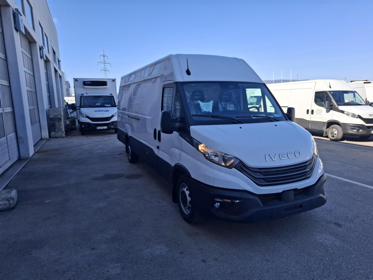 IVECO Daily 35S14V - Transport de personnes: photos 2 IVECO Daily 35S14V - Transport de personnes: photos 2