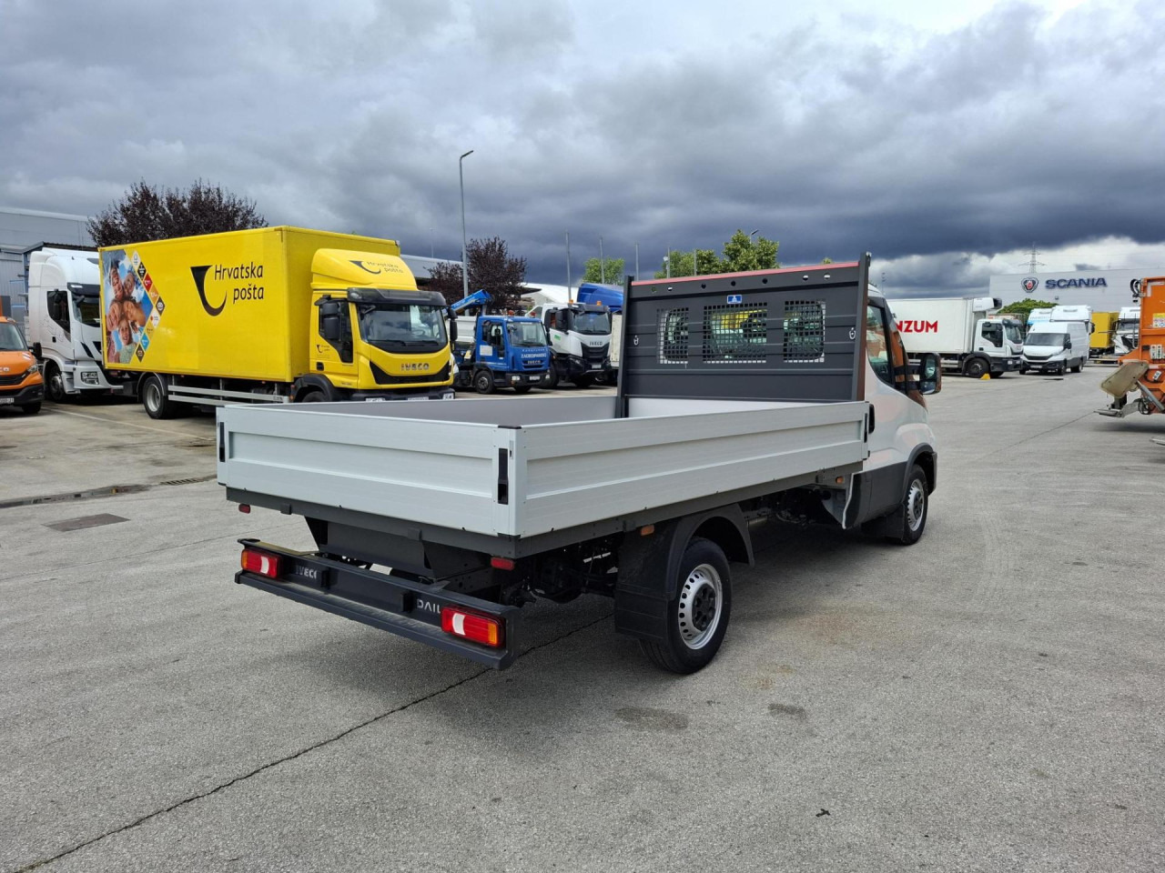 IVECO Daily 35S16 - Fourgon utilitaire: photos 4 IVECO Daily 35S16 - Fourgon utilitaire: photos 4