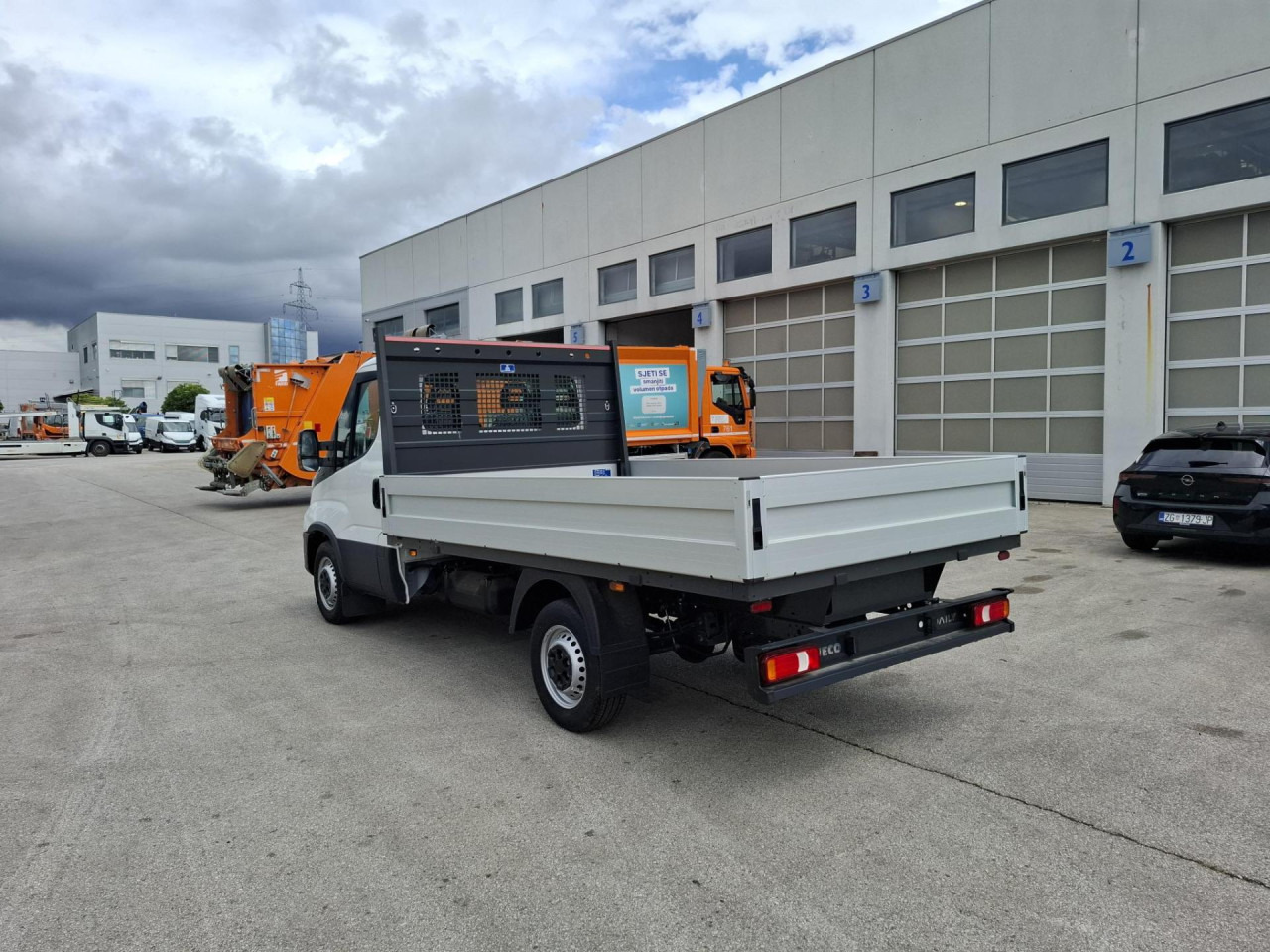 IVECO Daily 35S16 - Fourgon utilitaire: photos 3 IVECO Daily 35S16 - Fourgon utilitaire: photos 3