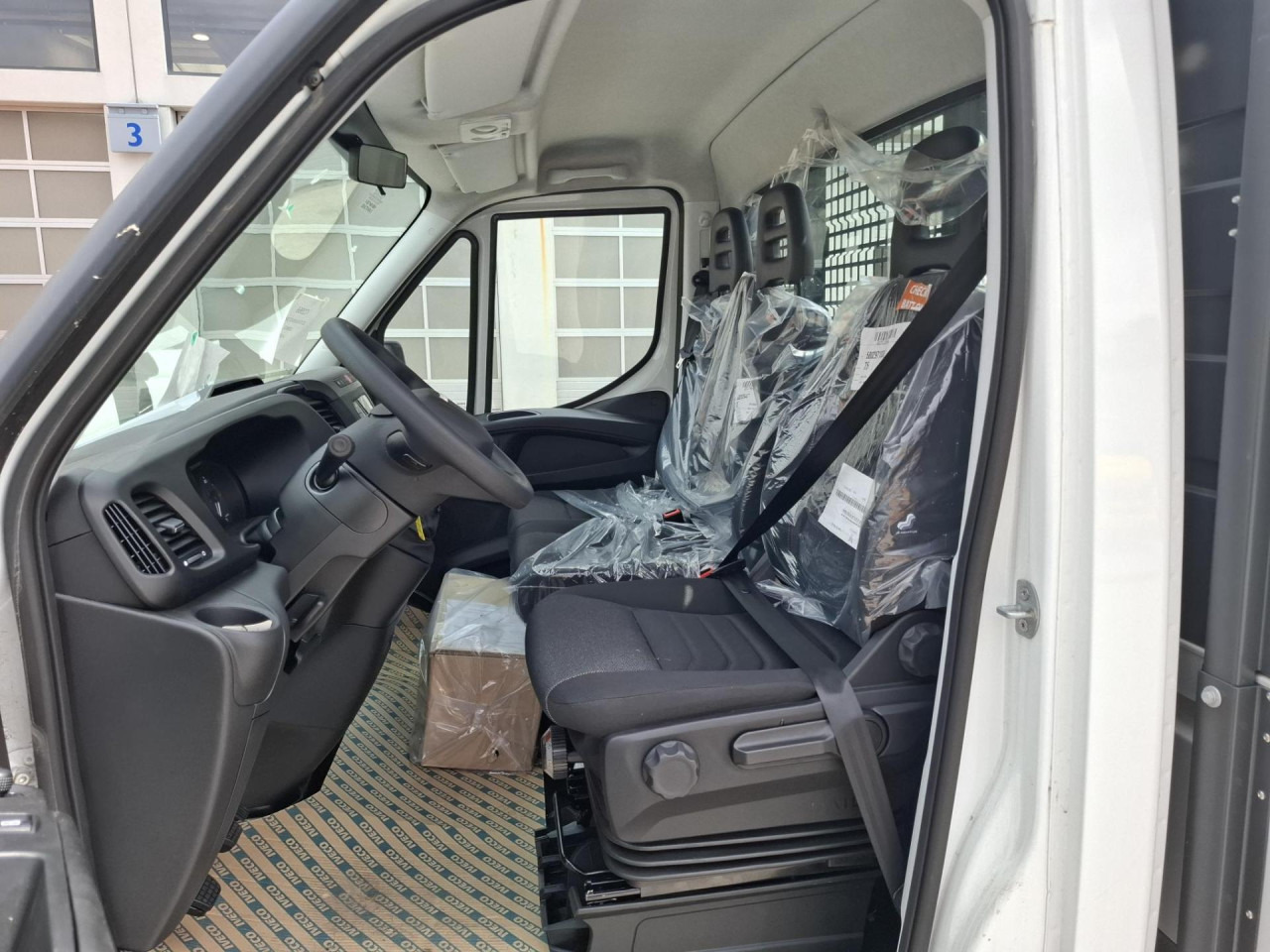 IVECO Daily 35S16 - Fourgon utilitaire: photos 5 IVECO Daily 35S16 - Fourgon utilitaire: photos 5