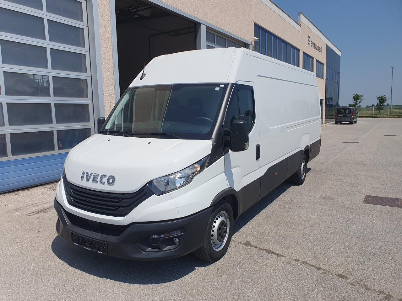 IVECO Daily 35S16V - Transport de personnes: photos 1 IVECO Daily 35S16V - Transport de personnes: photos 1