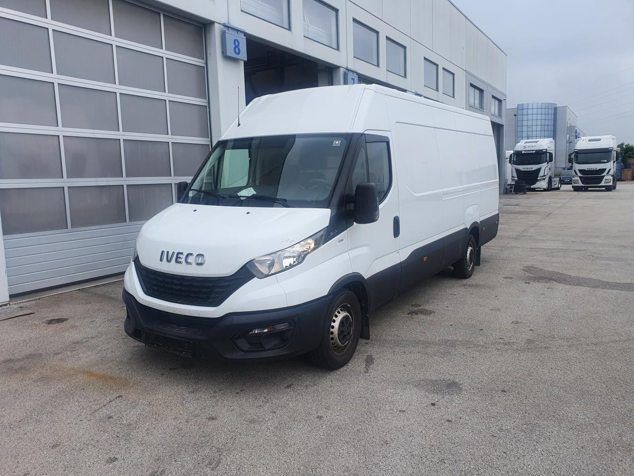 IVECO Daily 35S16V - Transport de personnes: photos 1 IVECO Daily 35S16V - Transport de personnes: photos 1