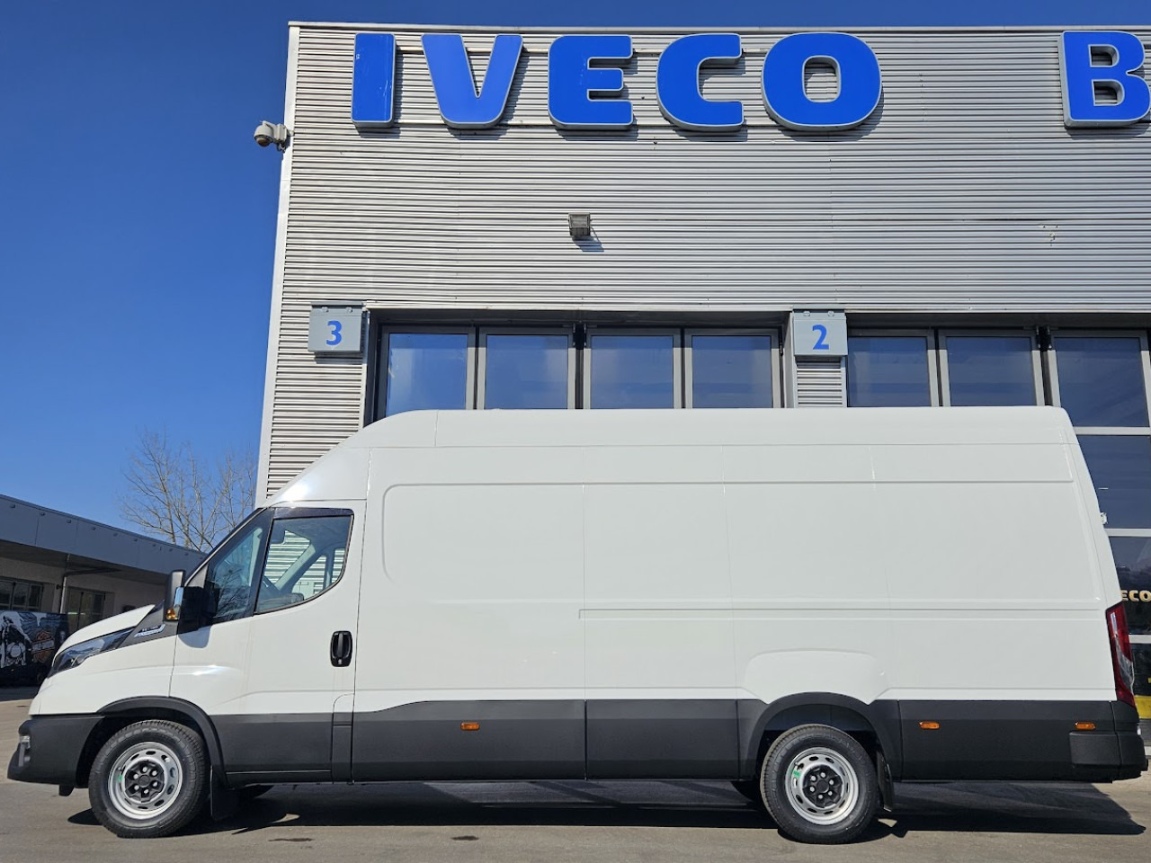IVECO Daily 35S18H A8 - Transport de personnes: photos 2 IVECO Daily 35S18H A8 - Transport de personnes: photos 2
