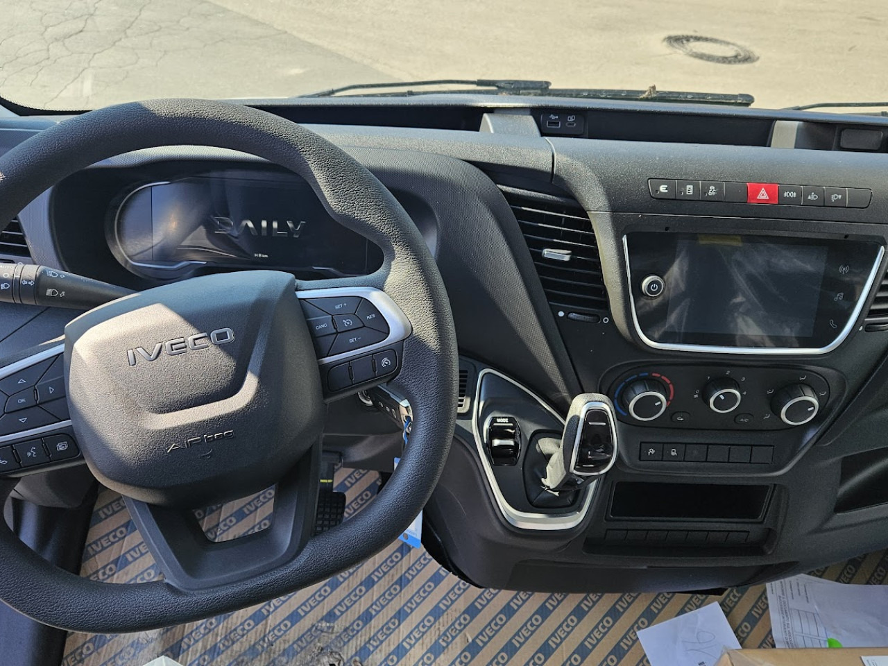 IVECO Daily 35S18H A8 - Transport de personnes: photos 4 IVECO Daily 35S18H A8 - Transport de personnes: photos 4