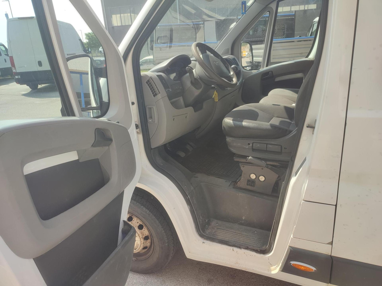 Véhicule utilitaire benne, Utilitaire double cabine PEUGEOT Boxer 2.2 HDI: photos 6