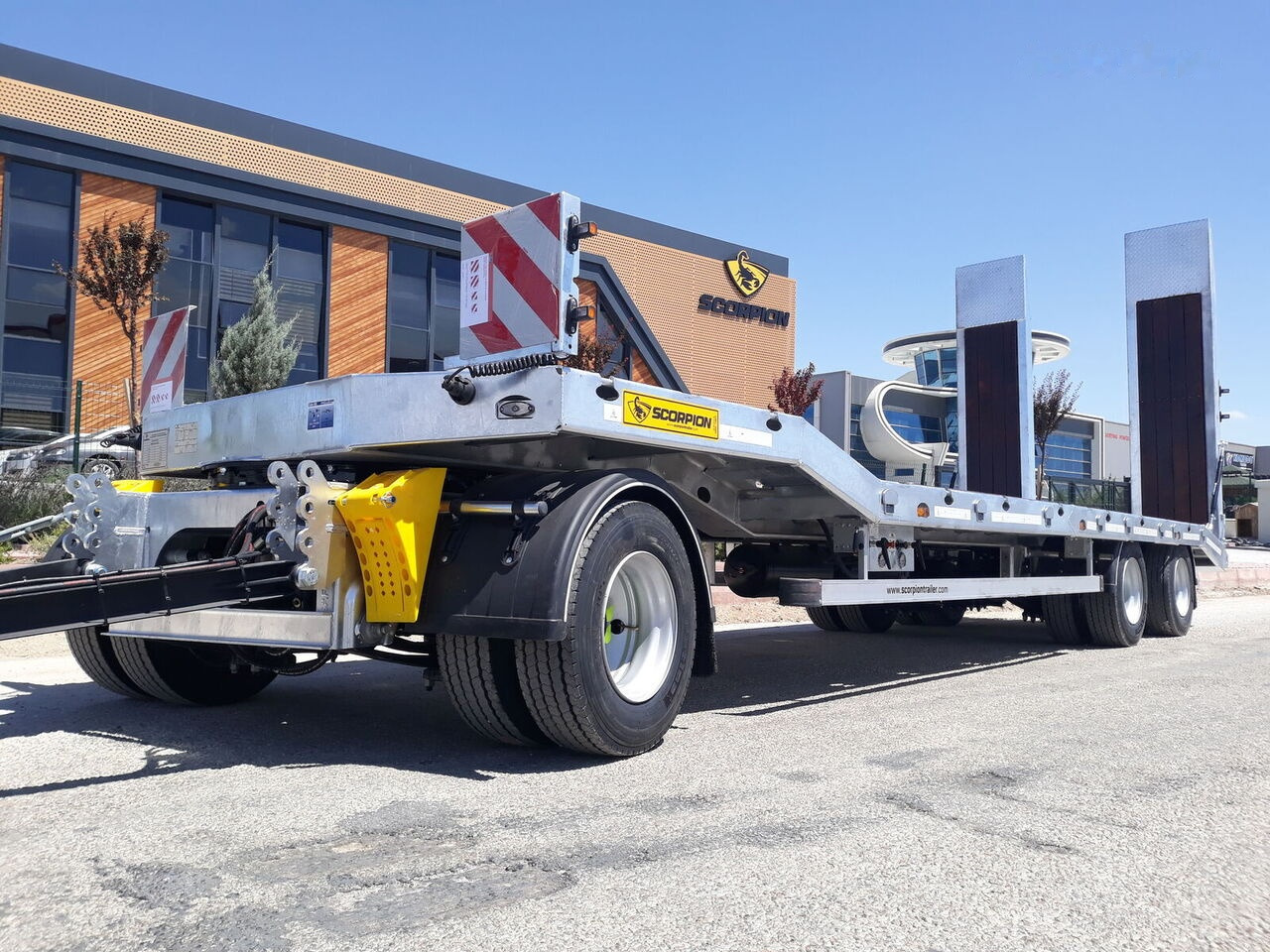 Scorpion Trailer 2024 SCORPION TRAILER NEW 3 AXLE (MANUFACTURER COMPANY) - Semi-remorque surbaissé: photos 2 Scorpion Trailer 2024 SCORPION TRAILER NEW 3 AXLE (MANUFACTURER COMPANY) - Semi-remorque surbaissé: photos 2
