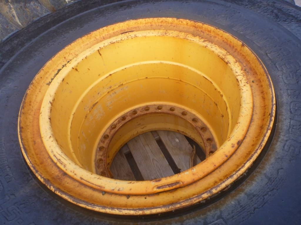 Volvo Hjul, Bridgestone 26.5R25 1st - Essieu et pièces pour Engins de chantier: photos 4 Volvo Hjul, Bridgestone 26.5R25 1st - Essieu et pièces pour Engins de chantier: photos 4