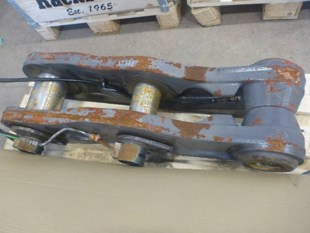 Volvo L 180 H Nedre tiltlänk - Flèche pour Engins de chantier: photos 1 Volvo L 180 H Nedre tiltlänk - Flèche pour Engins de chantier: photos 1