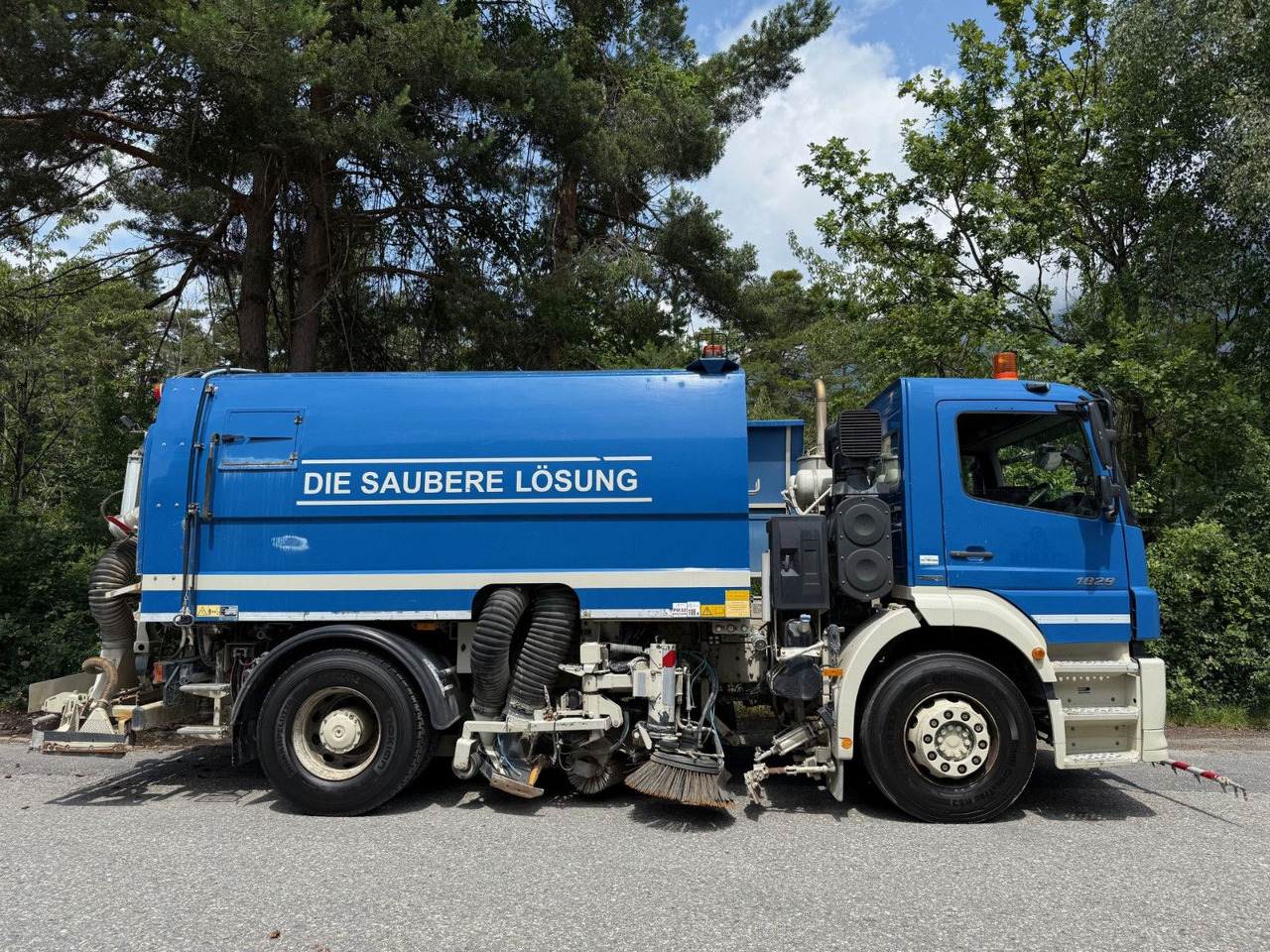 Mercedes-Benz Axor 1829 4x2, E5, EPS, RHD, Faun Kehrmaschine - Balayeuse de voirie: photos 5 Mercedes-Benz Axor 1829 4x2, E5, EPS, RHD, Faun Kehrmaschine - Balayeuse de voirie: photos 5