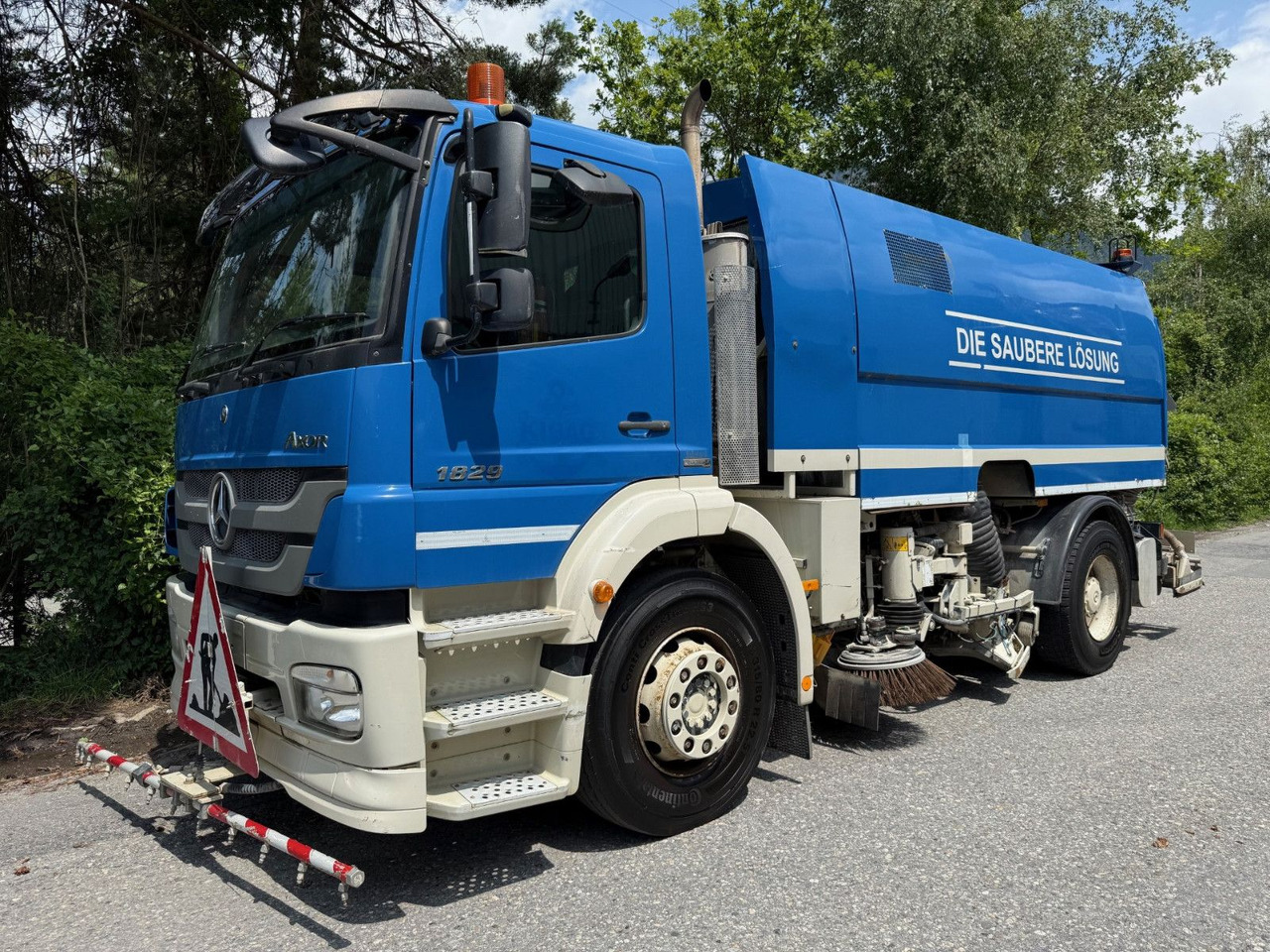 Mercedes-Benz Axor 1829 4x2, E5, EPS, RHD, Faun Kehrmaschine - Balayeuse de voirie: photos 2 Mercedes-Benz Axor 1829 4x2, E5, EPS, RHD, Faun Kehrmaschine - Balayeuse de voirie: photos 2