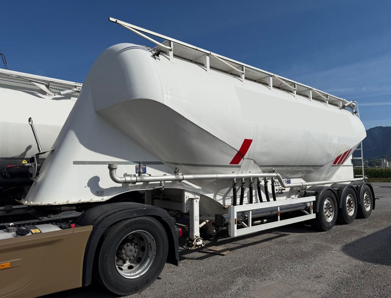 OMEPS CM , Silo Zement - Citerne pulvérulente: photos 1 OMEPS CM , Silo Zement - Citerne pulvérulente: photos 1