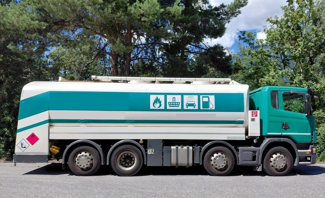 Scania G440 8x2, E5, Schwingenschloegel, 2 Kammern, ADR - Camion citerne: photos 3 Scania G440 8x2, E5, Schwingenschloegel, 2 Kammern, ADR - Camion citerne: photos 3