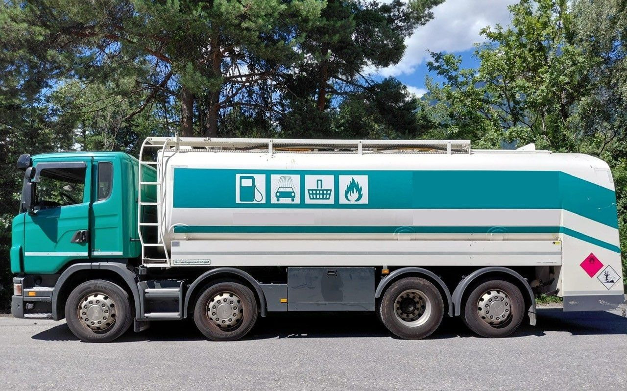 Scania G440 8x2, E5, Schwingenschloegel, 2 Kammern, ADR - Camion citerne: photos 4 Scania G440 8x2, E5, Schwingenschloegel, 2 Kammern, ADR - Camion citerne: photos 4
