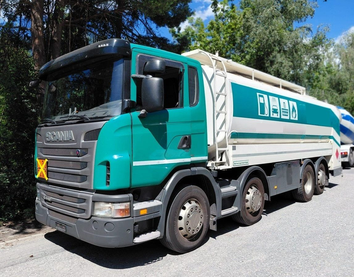 Scania G440 8x2, E5, Schwingenschloegel, 2 Kammern, ADR - Camion citerne: photos 2 Scania G440 8x2, E5, Schwingenschloegel, 2 Kammern, ADR - Camion citerne: photos 2
