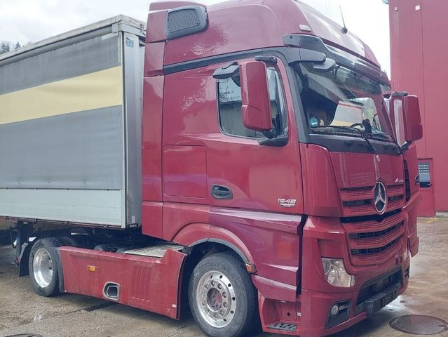 Mercedes-Benz Actros 1848 4x2, E6,Lowliner,verstellbare Sattel - Tracteur routier: photos 1 Mercedes-Benz Actros 1848 4x2, E6,Lowliner,verstellbare Sattel - Tracteur routier: photos 1