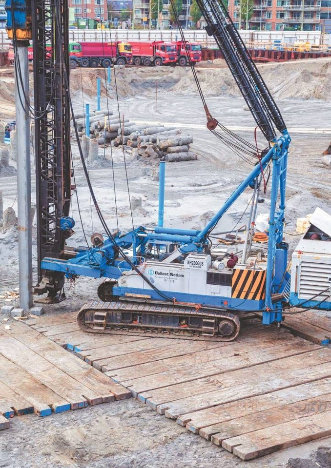 Hitachi KH230-3GLS - Mât de battage: photos 2 Hitachi KH230-3GLS - Mât de battage: photos 2