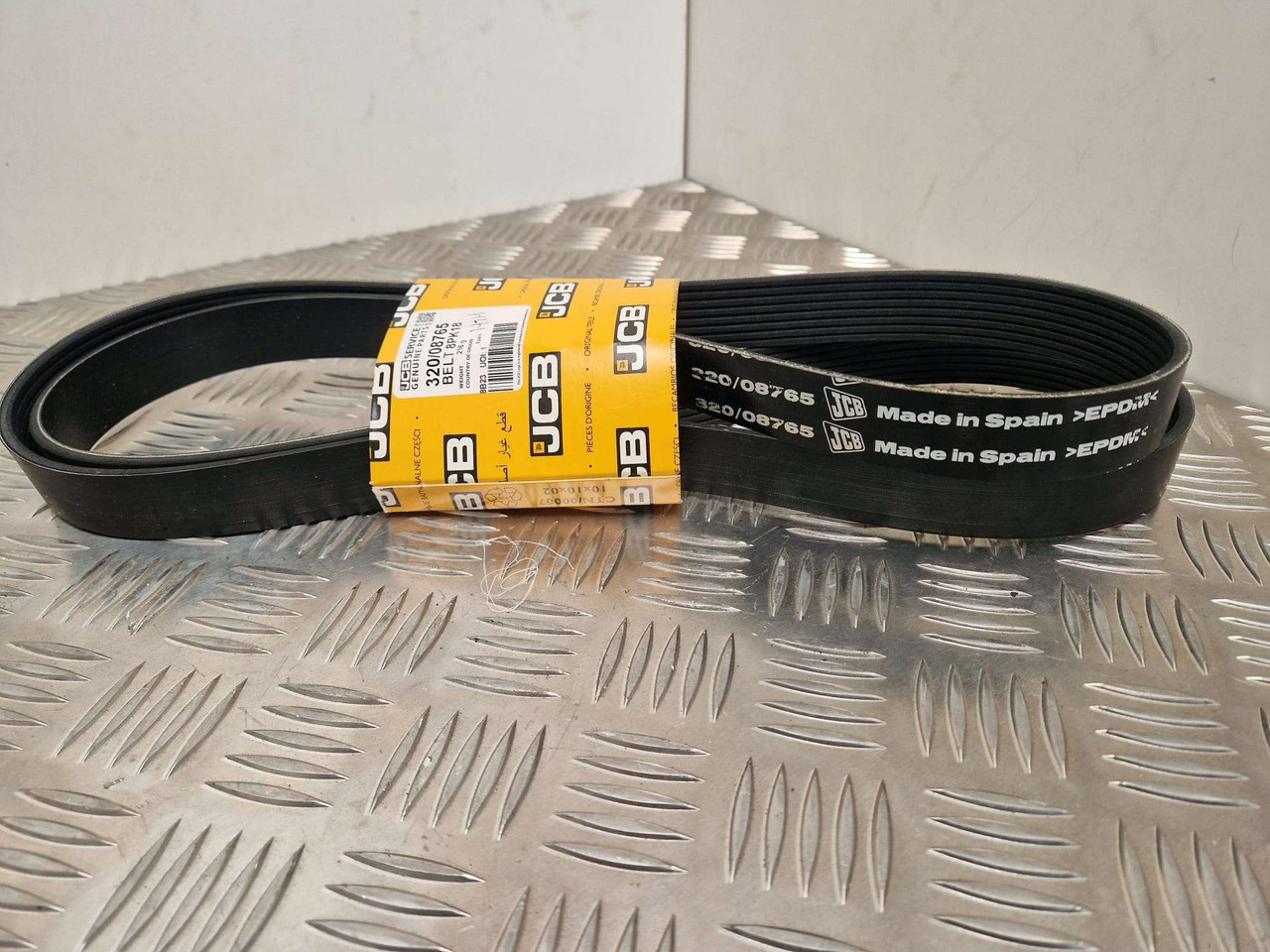 JCB 1857mm drive belt 524-40 527-55 531-70 - Moteur et pièces pour Engins de chantier: photos 2 JCB 1857mm drive belt 524-40 527-55 531-70 - Moteur et pièces pour Engins de chantier: photos 2