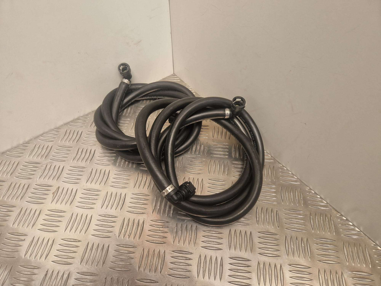 JCB fuel hose pair 649/52147 Engine filter - Moteur et pièces pour Engins de chantier: photos 1 JCB fuel hose pair 649/52147 Engine filter - Moteur et pièces pour Engins de chantier: photos 1
