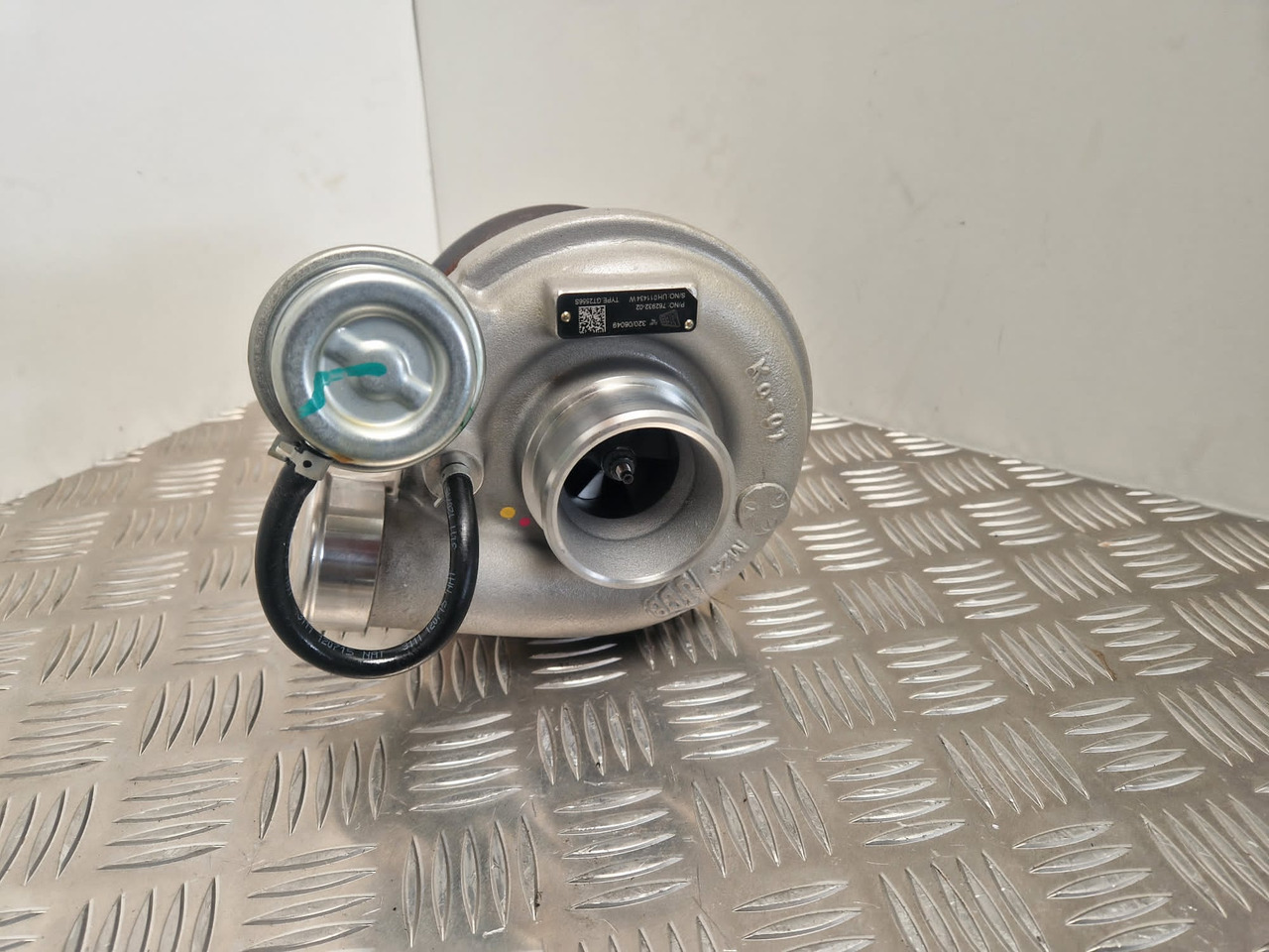 JCB turbocharger 320/06049 Garrett Turbo 762932-02 - Moteur et pièces pour Engins de chantier: photos 2 JCB turbocharger 320/06049 Garrett Turbo 762932-02 - Moteur et pièces pour Engins de chantier: photos 2