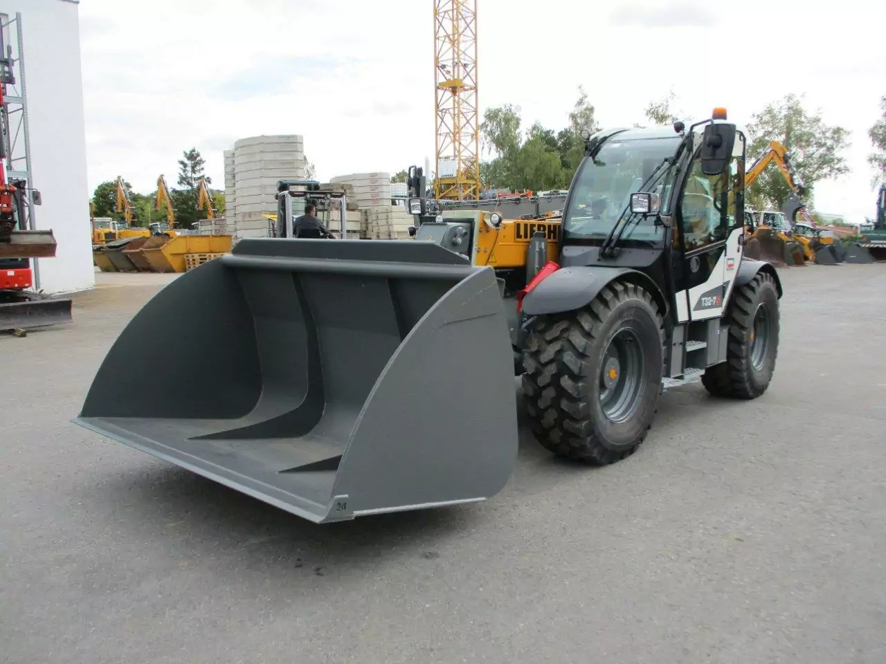 2024 Liebherr T 32-7s - Chariot télescopique: photos 1 2024 Liebherr T 32-7s - Chariot télescopique: photos 1