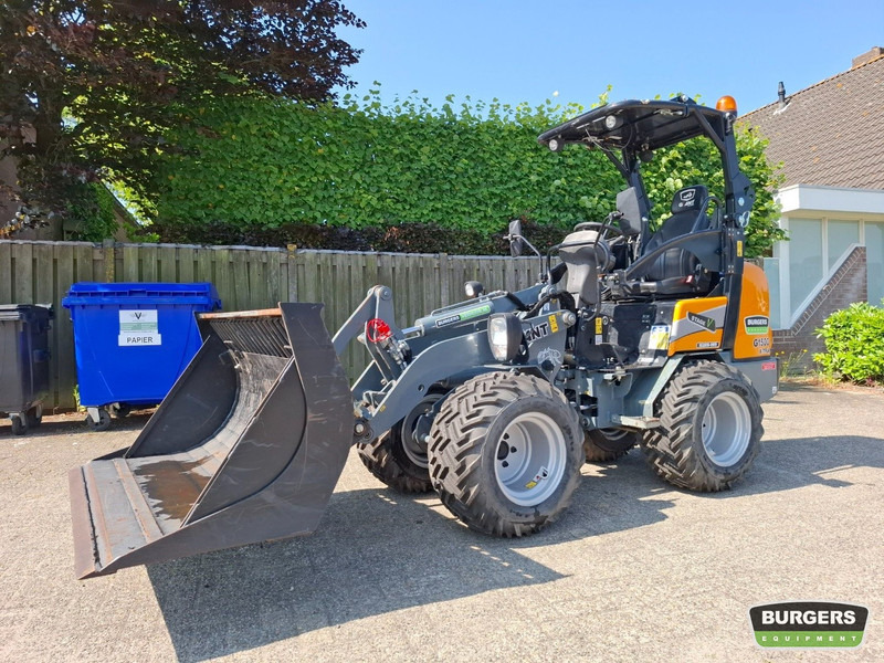 Giant G1500 X-TRA - Chargeuse compacte sur chenilles: photos 1 Giant G1500 X-TRA - Chargeuse compacte sur chenilles: photos 1