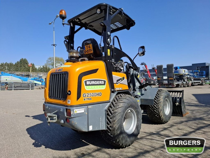 Giant G2500 - Chargeuse compacte sur chenilles: photos 3 Giant G2500 - Chargeuse compacte sur chenilles: photos 3