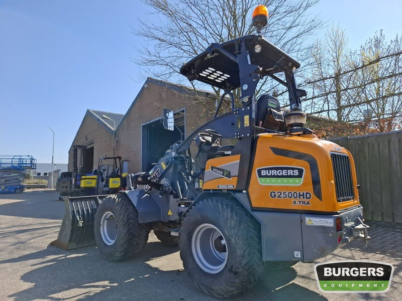 Giant G2500 - Chargeuse compacte sur chenilles: photos 4 Giant G2500 - Chargeuse compacte sur chenilles: photos 4