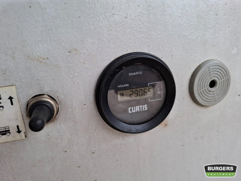 HOLLANDLIFT HL220D25 - Nacelle ciseaux: photos 5 HOLLANDLIFT HL220D25 - Nacelle ciseaux: photos 5